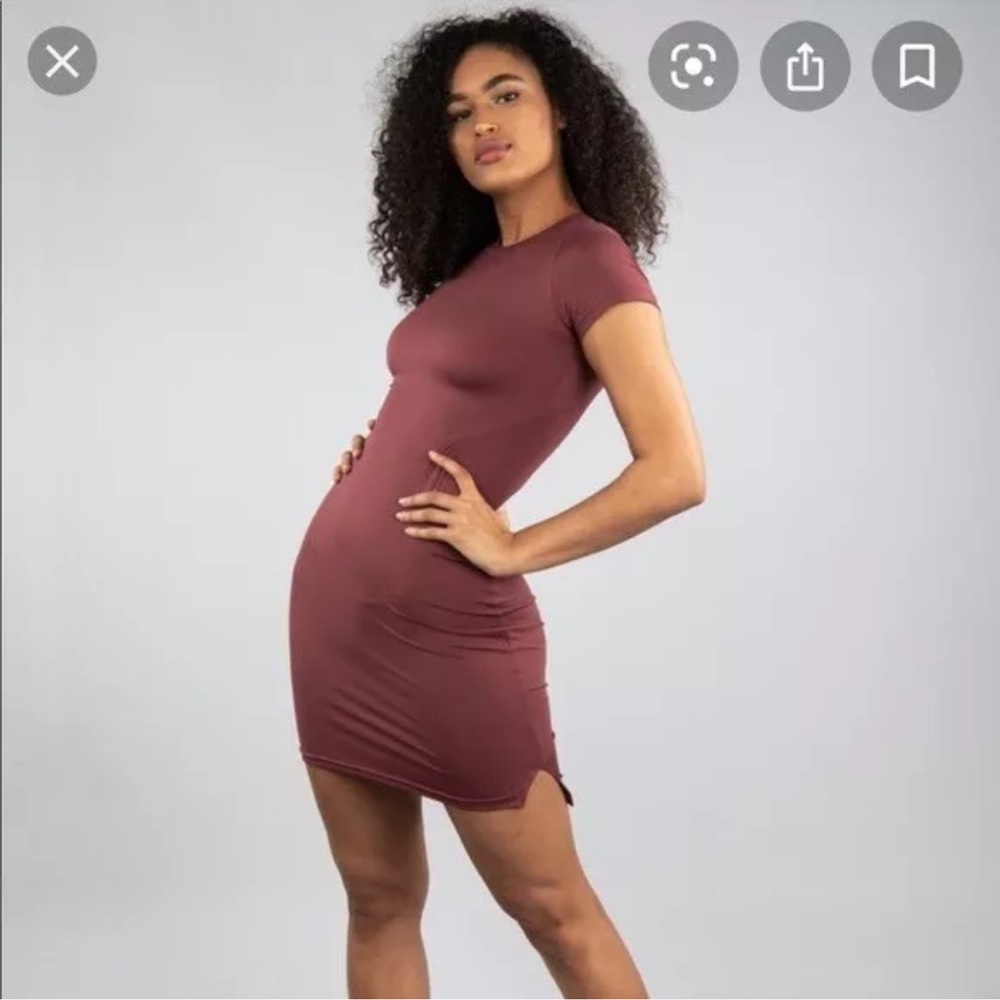 Women's Short Sleeve Bodycon Dress in Burgundy